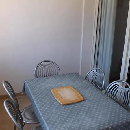 Appartamento Trilocale In Con Piscina A 200 M Dal Mare *