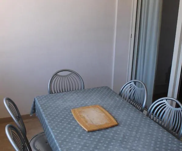 Apartamento Trilocale In Con Piscina A 200 M Dal Mare *